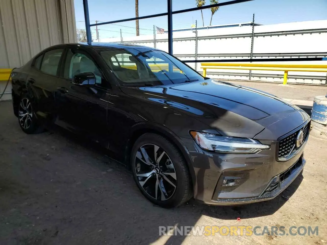 4 fotografías del automóvil dañado 7JRL12FC5SG364482 VOLVO S60 PLUS 2025
