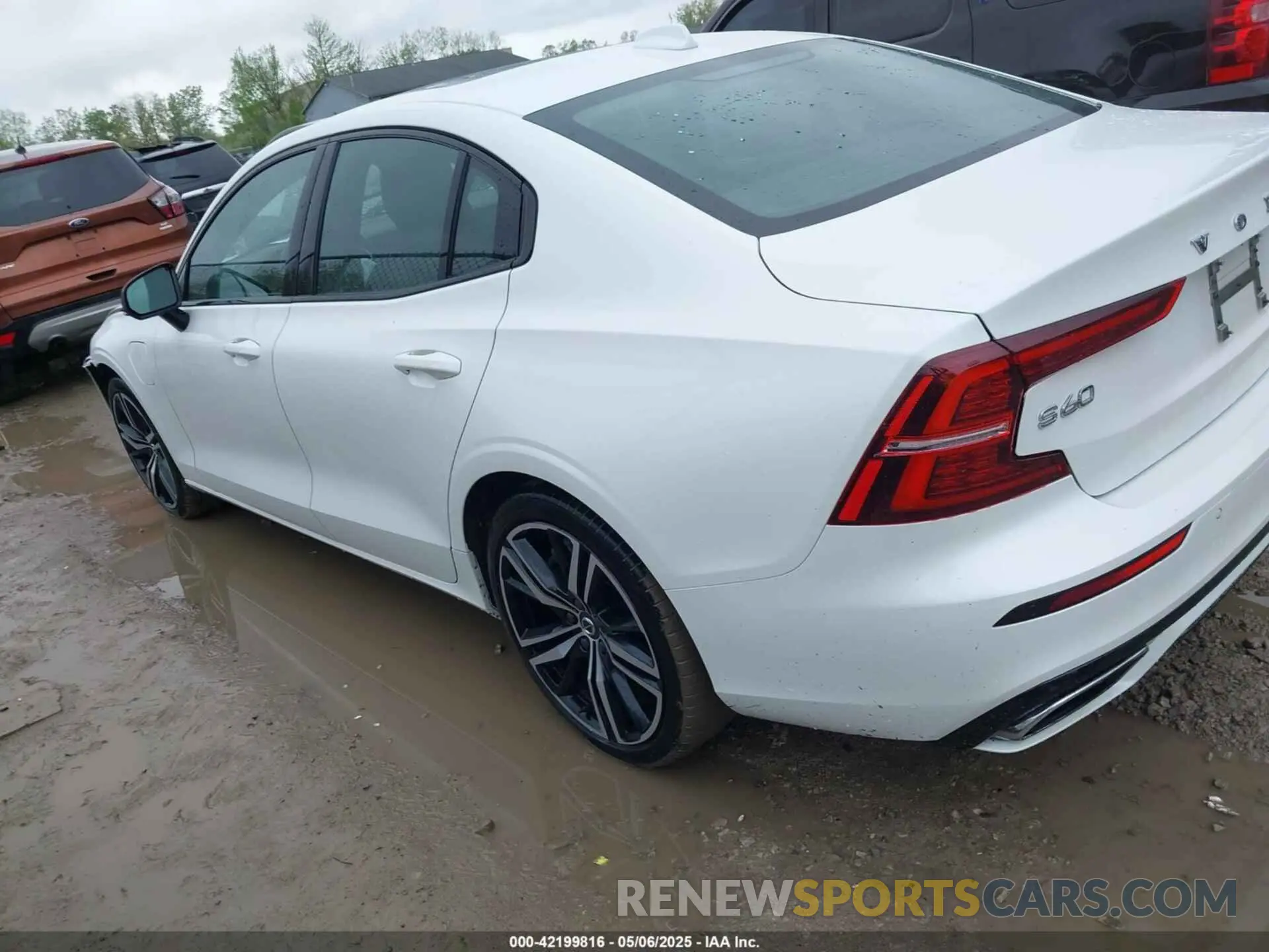 14 fotografías del automóvil dañado 7JRBR0FZ6MG112630 VOLVO S60 RECHARGE PLUG-IN HYBRID 2021