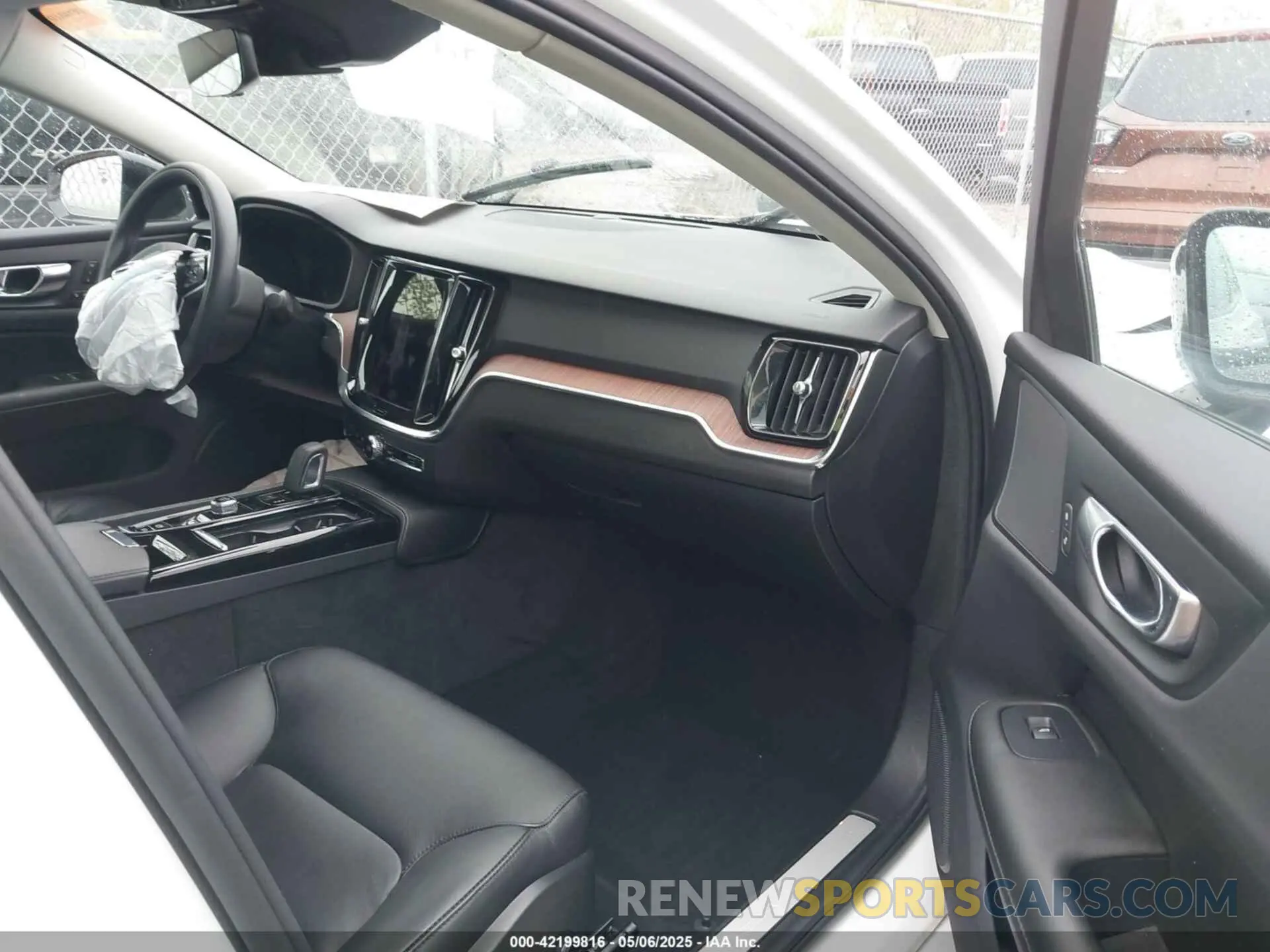 5 fotografías del automóvil dañado 7JRBR0FZ6MG112630 VOLVO S60 RECHARGE PLUG-IN HYBRID 2021