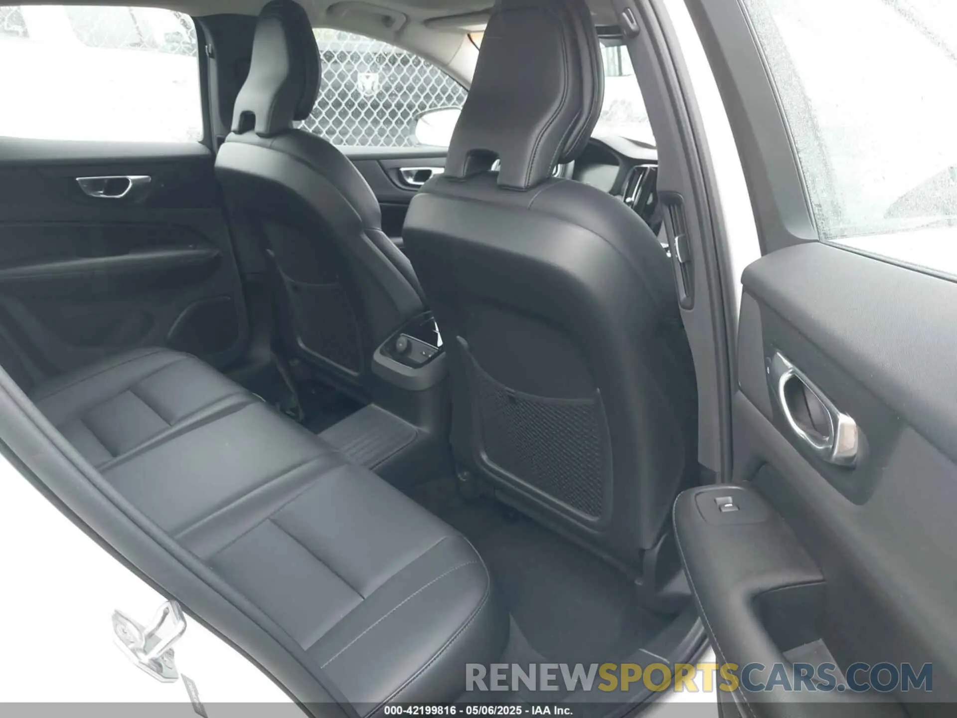 8 fotografías del automóvil dañado 7JRBR0FZ6MG112630 VOLVO S60 RECHARGE PLUG-IN HYBRID 2021