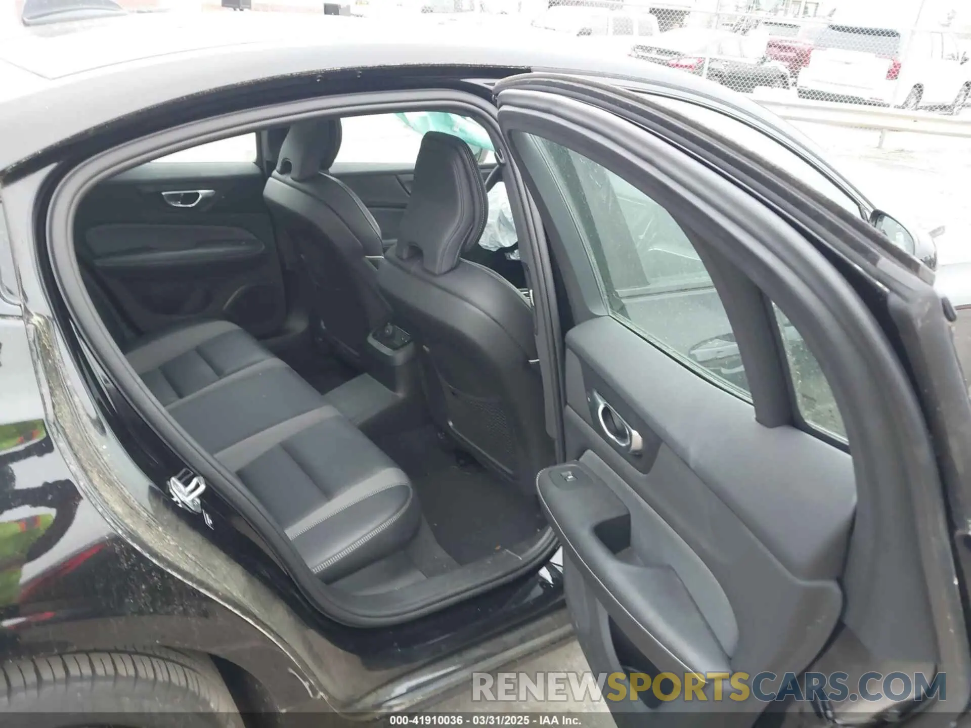 8 fotografías del automóvil dañado 7JRH60FD6NG192469 VOLVO S60 RECHARGE PLUG-IN HYBRID 2022