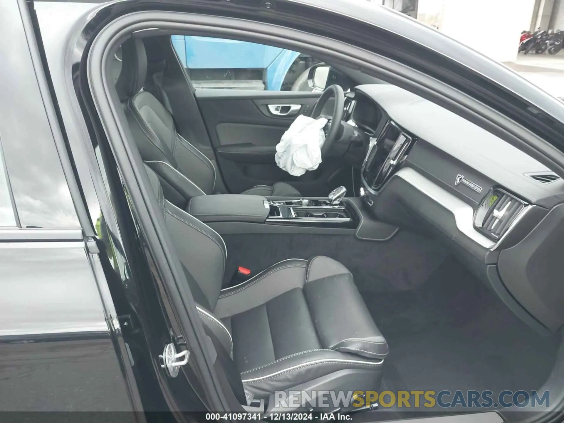 5 fotografías del automóvil dañado 7JRH60FJ2RG308259 VOLVO S60 RECHARGE PLUG-IN HYBRID 2024