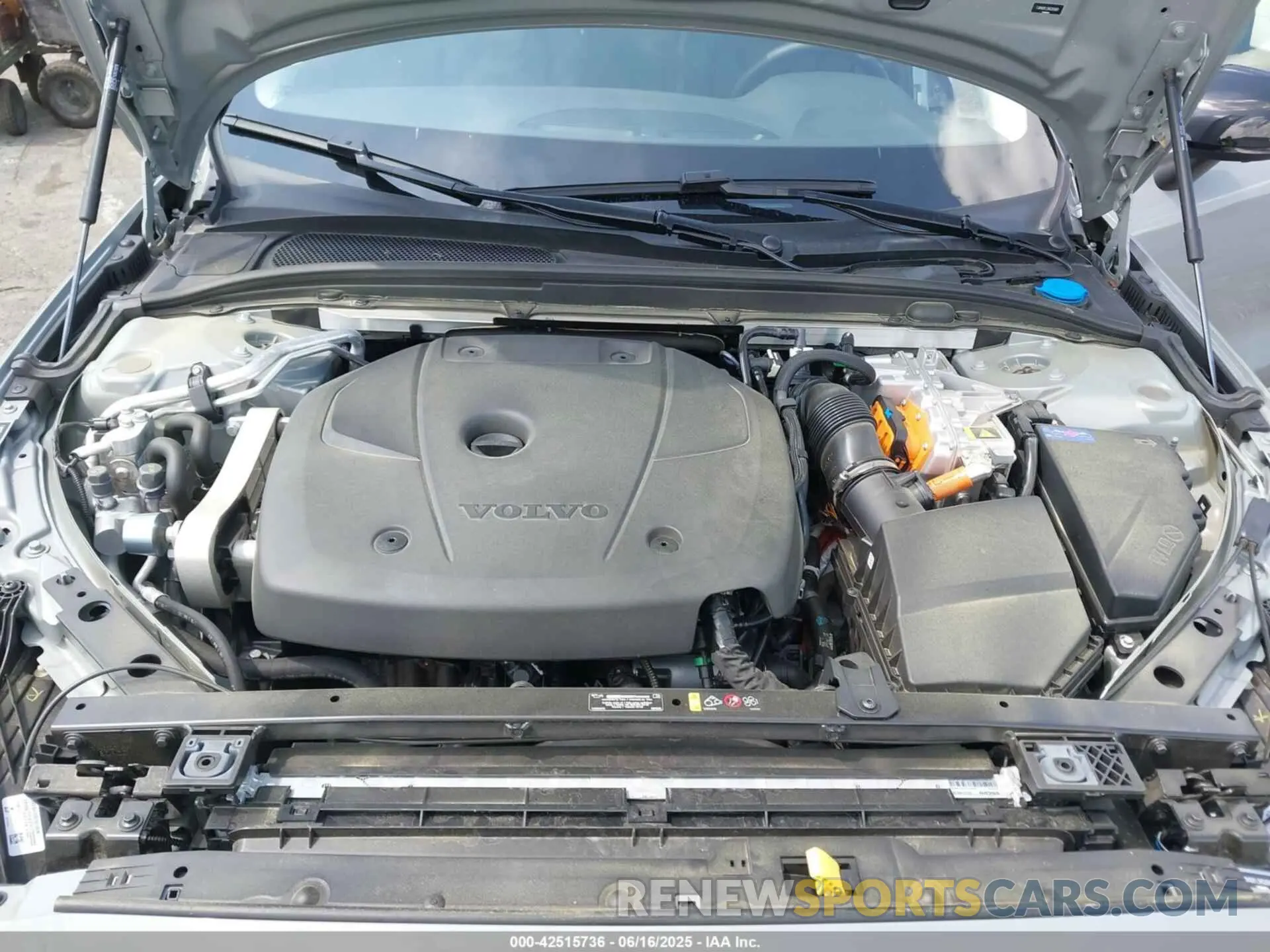10 fotografías del automóvil dañado 7JRH60FL5RG305681 VOLVO S60 RECHARGE PLUG-IN HYBRID 2024