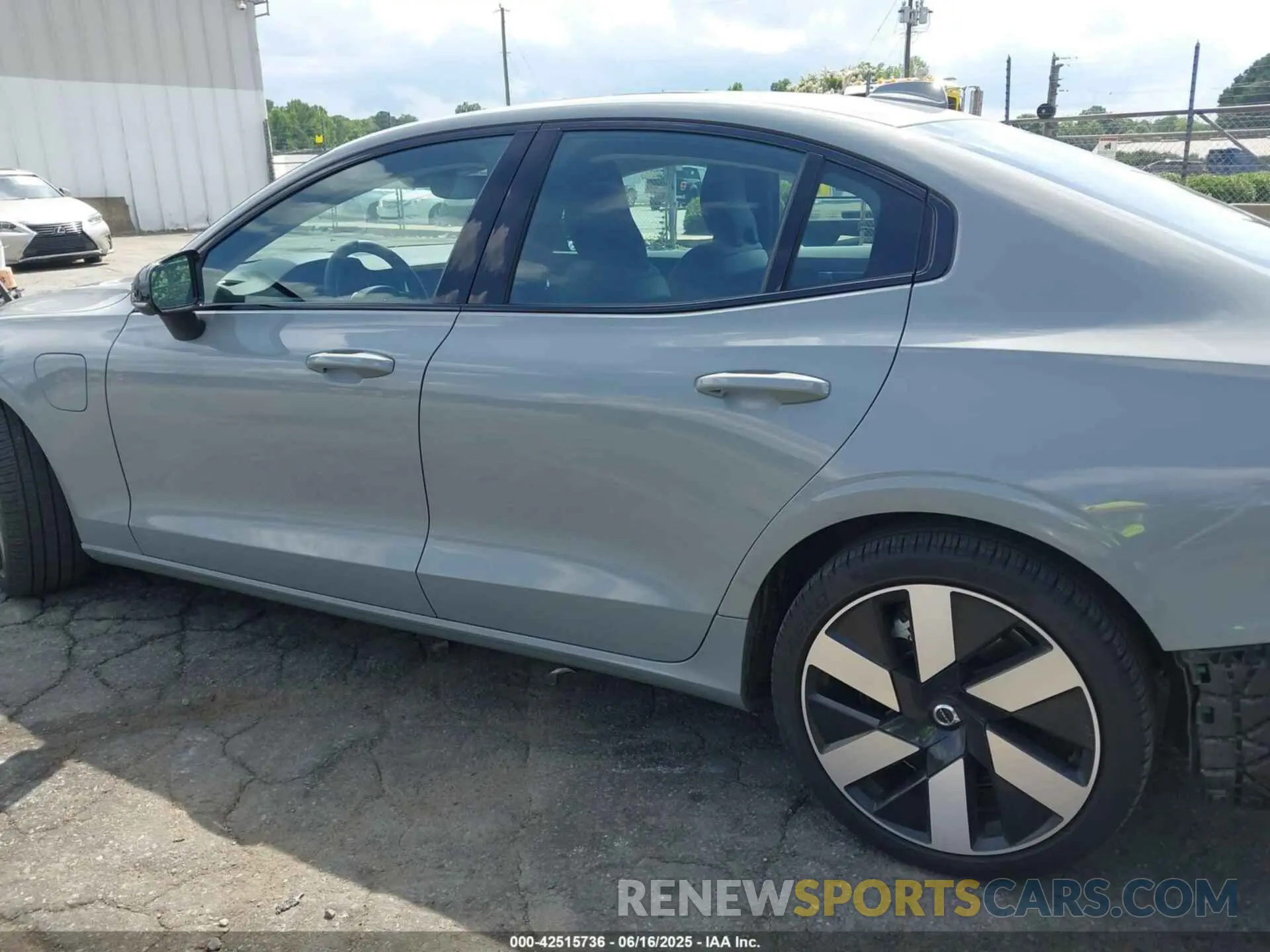 15 fotografías del automóvil dañado 7JRH60FL5RG305681 VOLVO S60 RECHARGE PLUG-IN HYBRID 2024