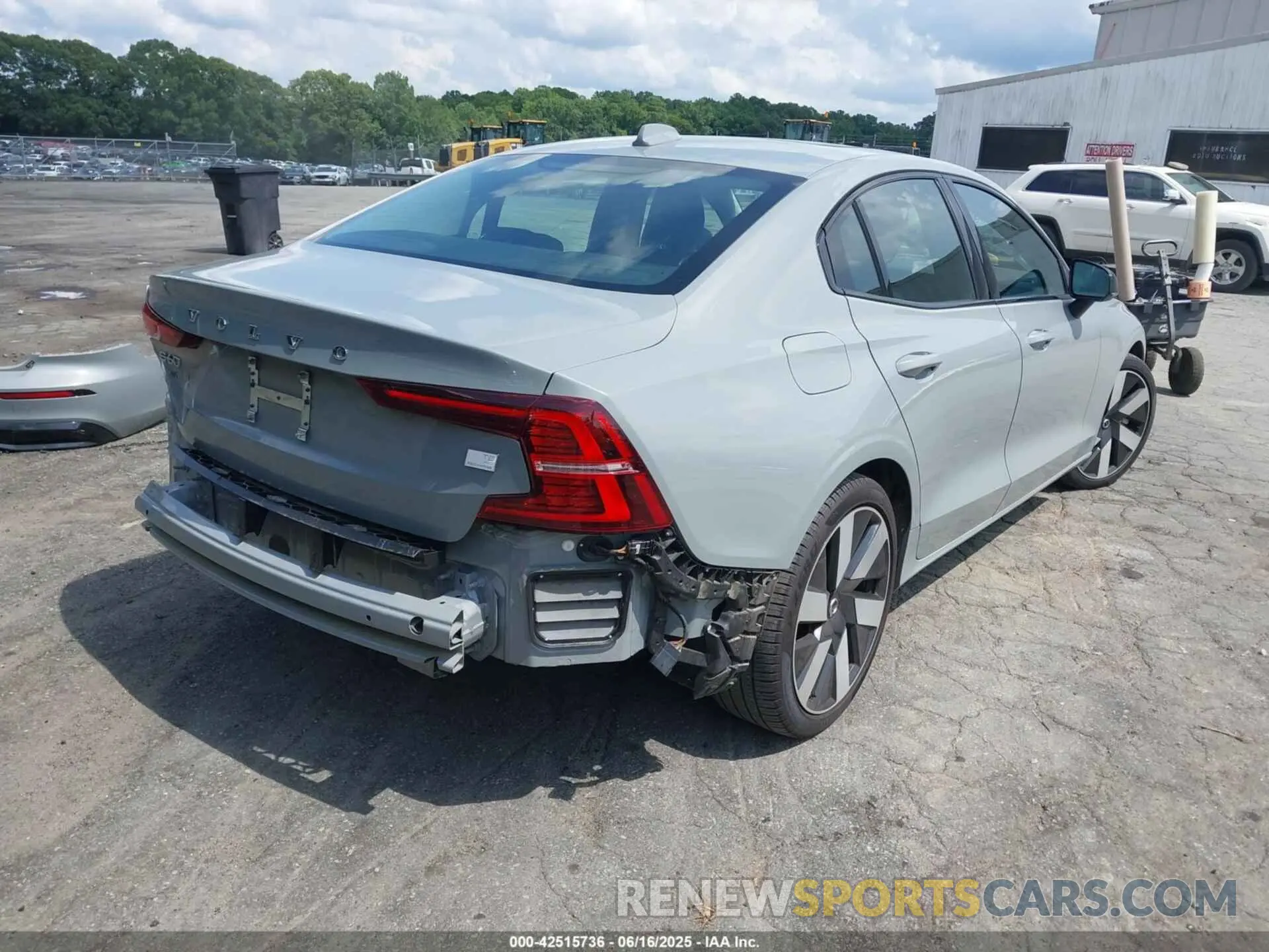 4 fotografías del automóvil dañado 7JRH60FL5RG305681 VOLVO S60 RECHARGE PLUG-IN HYBRID 2024