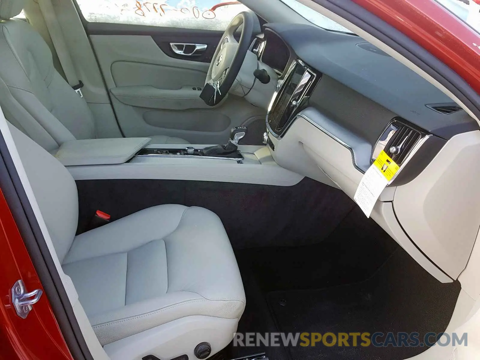 5 fotografías del automóvil dañado 7JRA22TK4LG035824 VOLVO S60 T6 MOM 2020