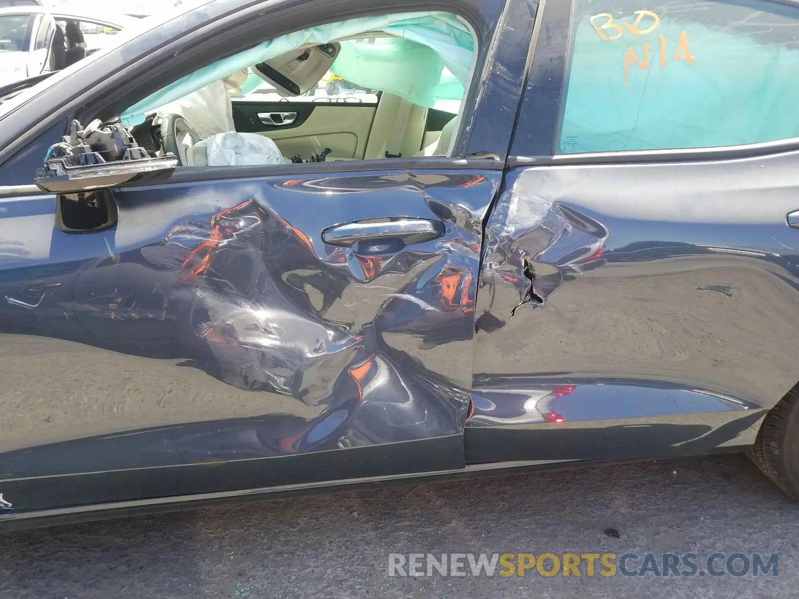 10 fotografías del automóvil dañado 7JRA22TK6LG060689 VOLVO S60 T6 MOM 2020