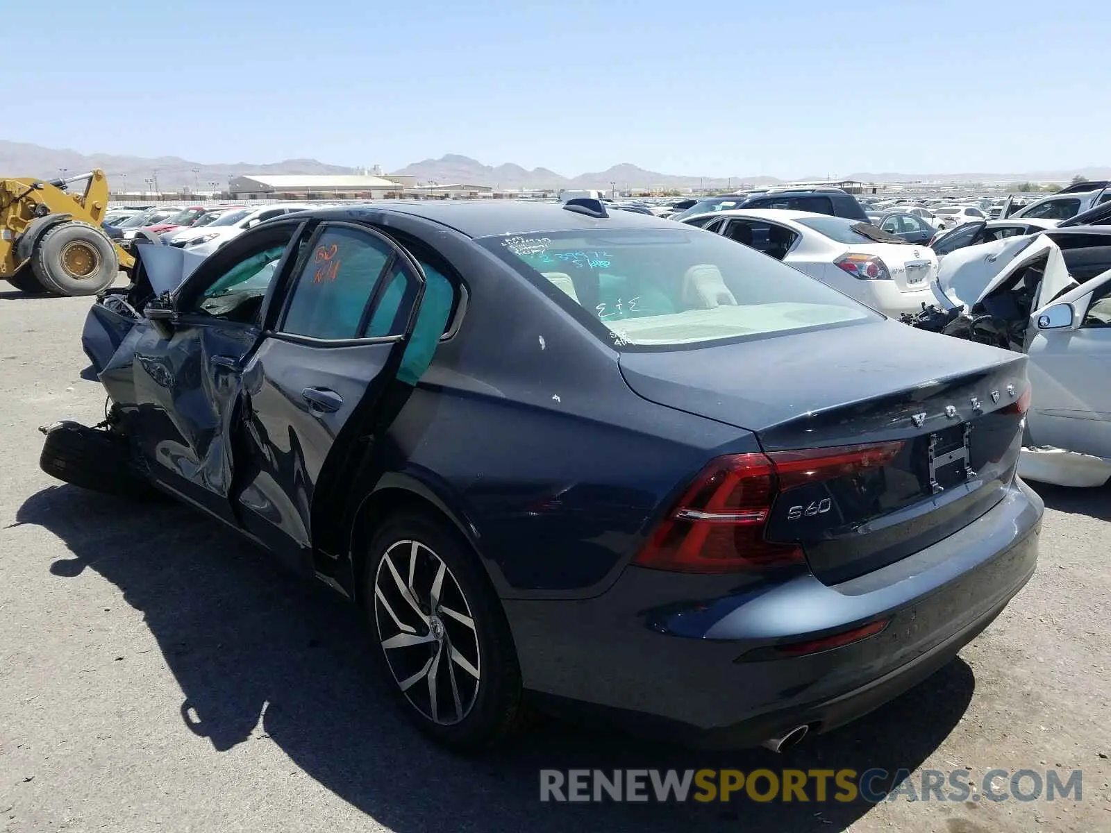 3 fotografías del automóvil dañado 7JRA22TK6LG060689 VOLVO S60 T6 MOM 2020