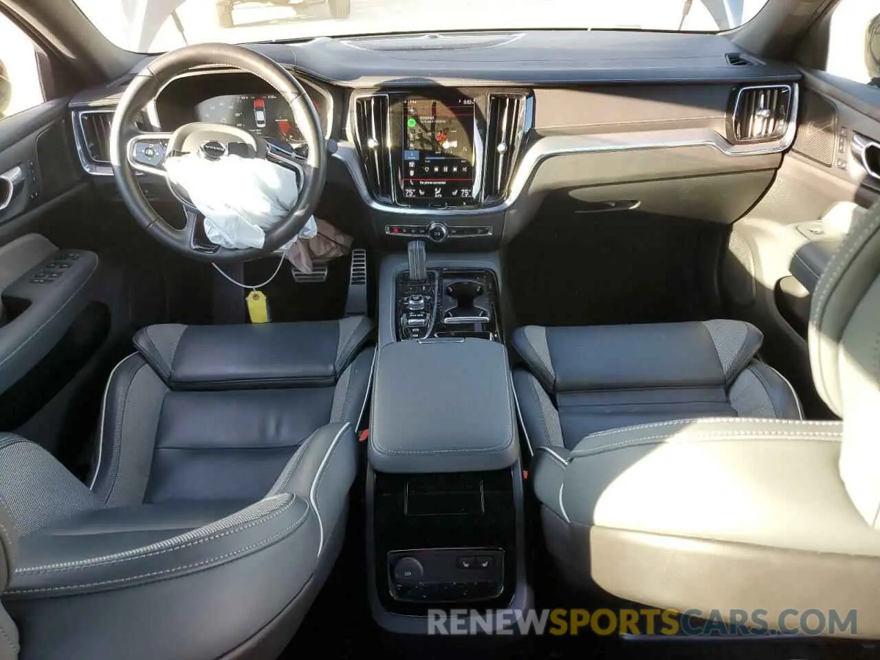 8 fotografías del automóvil dañado 7JRBR0FM5MG113529 VOLVO S60 T8 REC 2021
