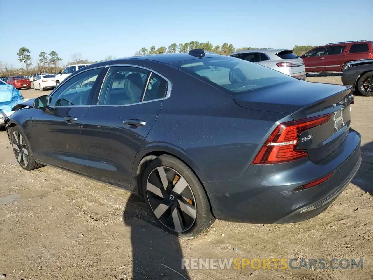 2 fotografías del automóvil dañado 7JRH60FFXPG238485 VOLVO S60 ULTIMA 2023