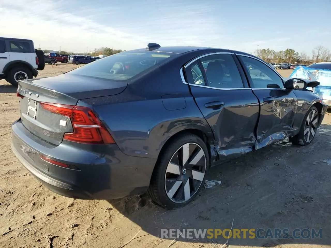 3 fotografías del automóvil dañado 7JRH60FFXPG238485 VOLVO S60 ULTIMA 2023