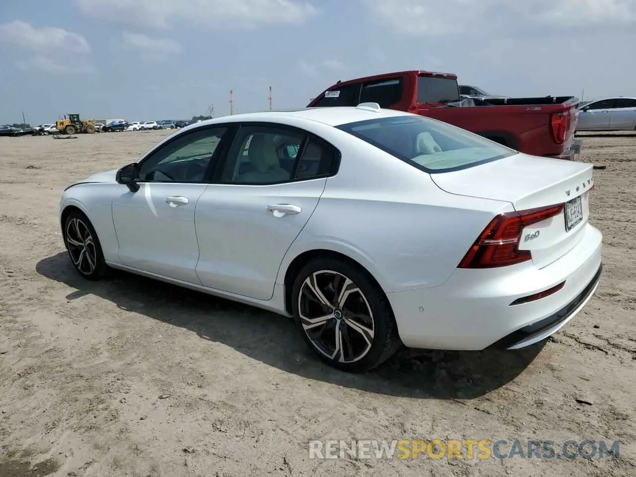 2 fotografías del automóvil dañado 7JRL12TM0RG304083 VOLVO S60 ULTIMA 2024