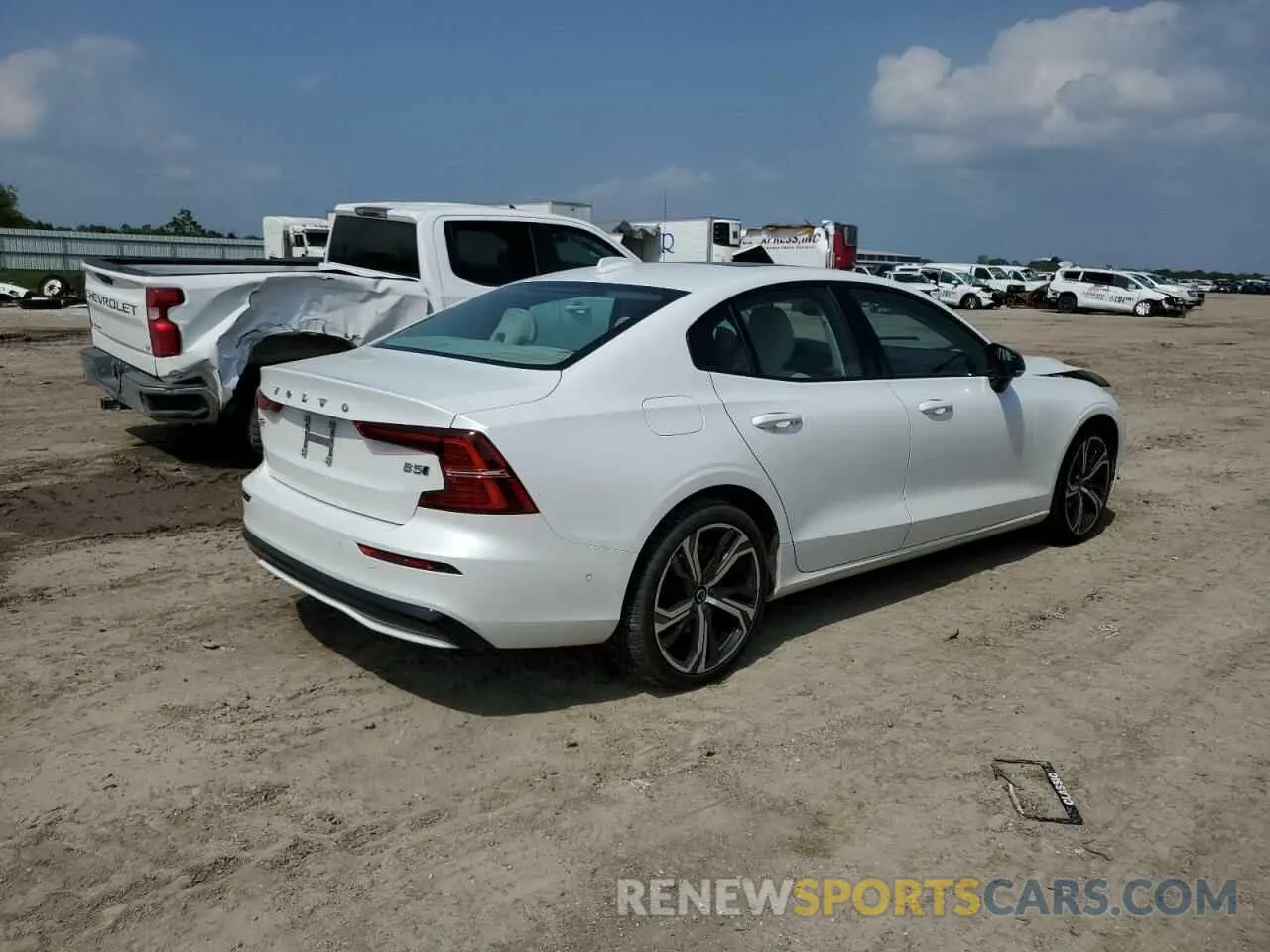 3 fotografías del automóvil dañado 7JRL12TM0RG304083 VOLVO S60 ULTIMA 2024