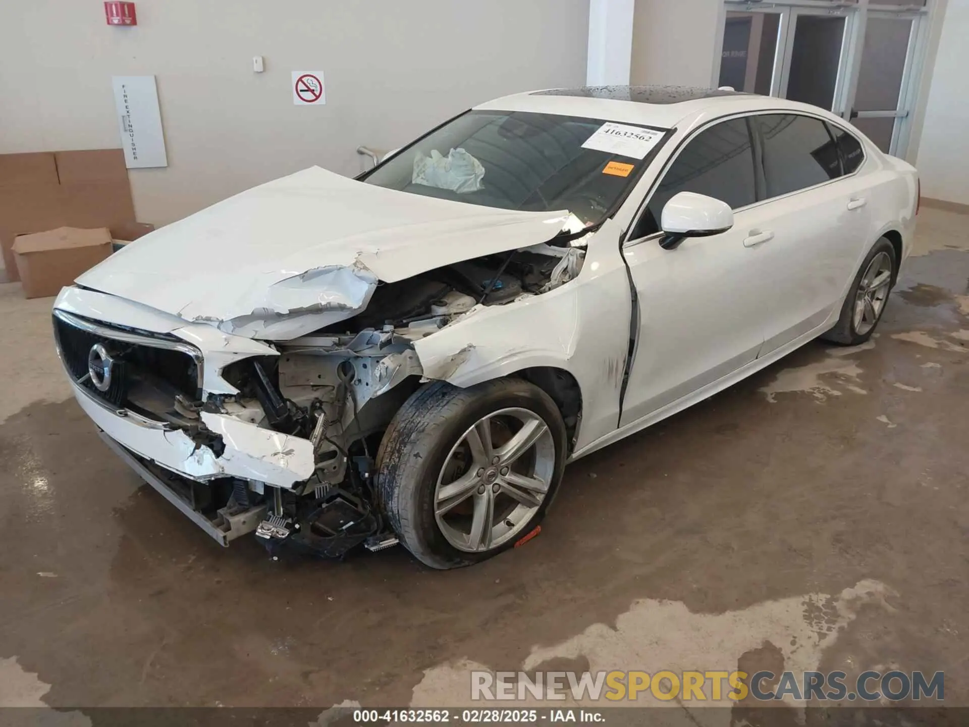 2 fotografías del automóvil dañado LVY102AK5KP081791 VOLVO S90 2019