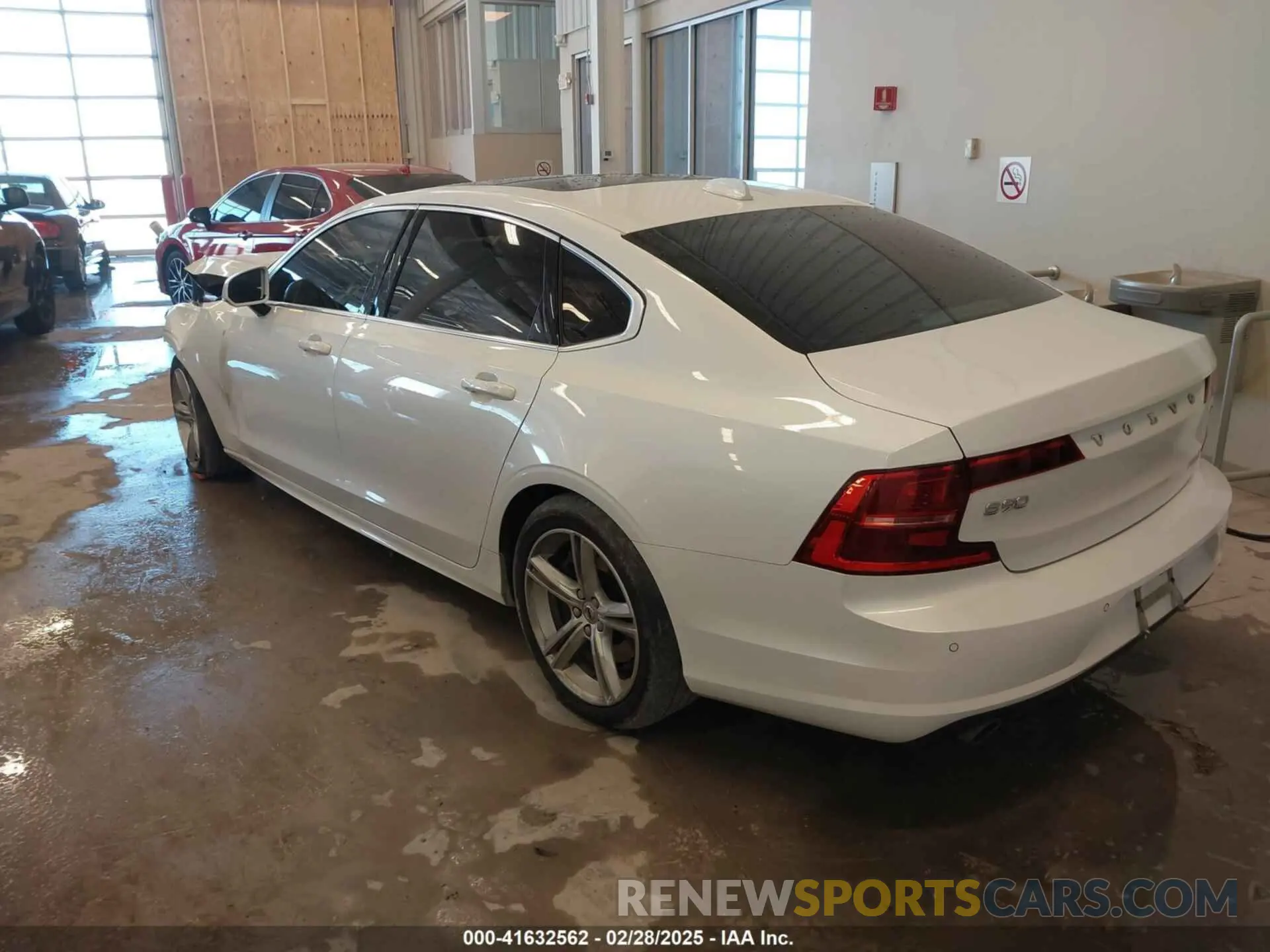 3 fotografías del automóvil dañado LVY102AK5KP081791 VOLVO S90 2019