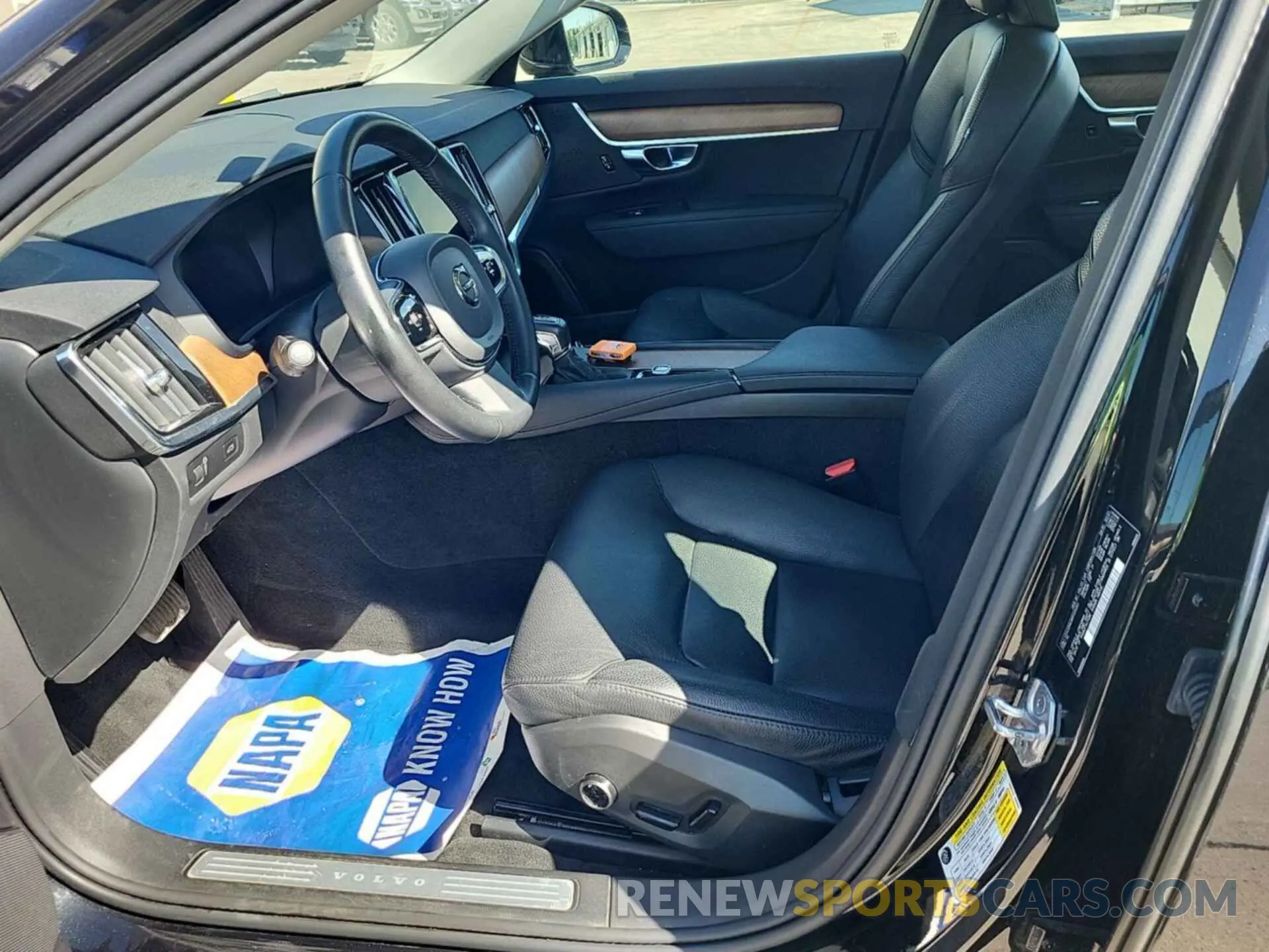 22 fotografías del automóvil dañado LVYA22MK9MP225254 VOLVO S90 2021