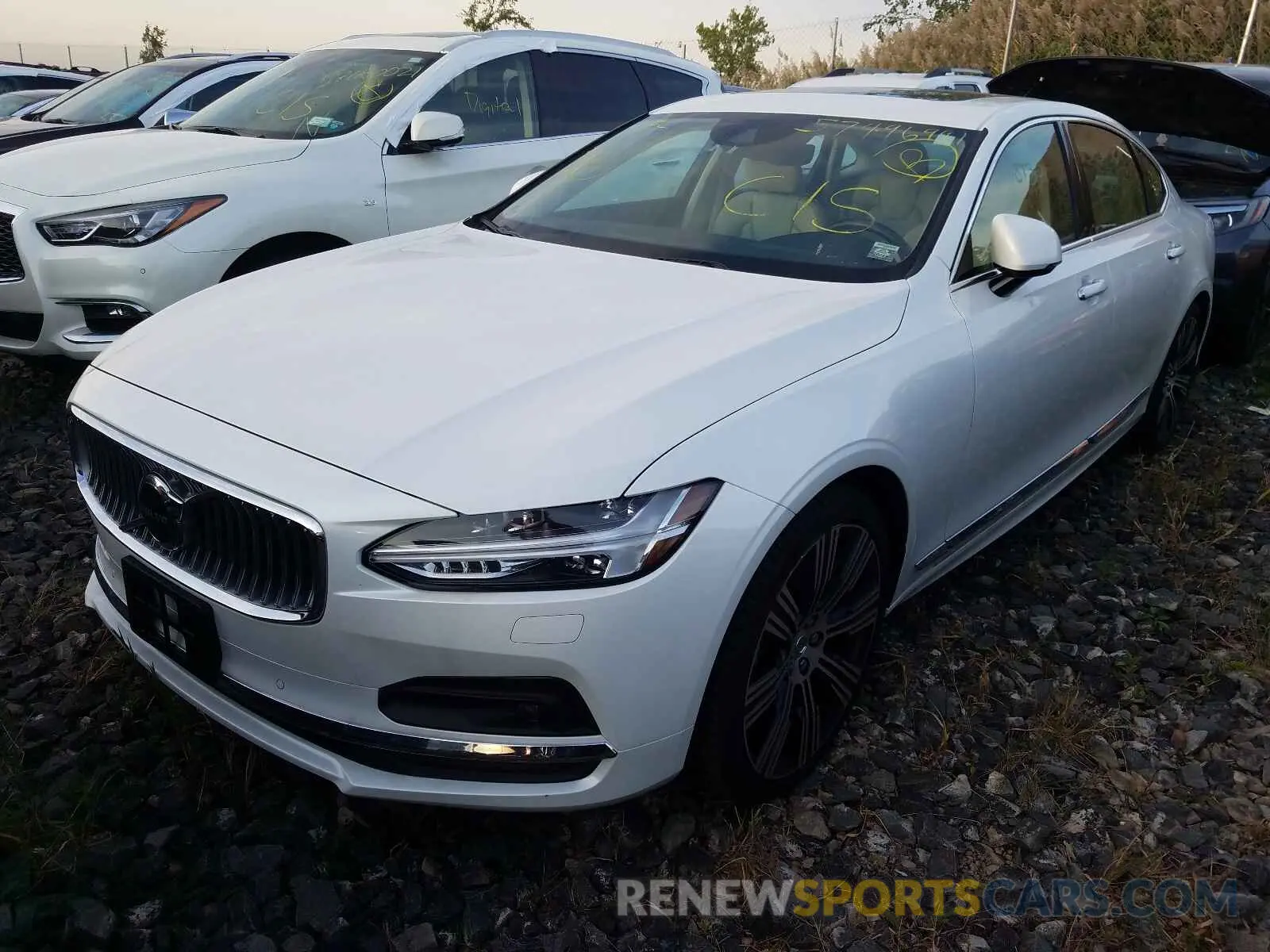 2 fotografías del automóvil dañado LVYA22ML1MP206058 VOLVO S90 2021