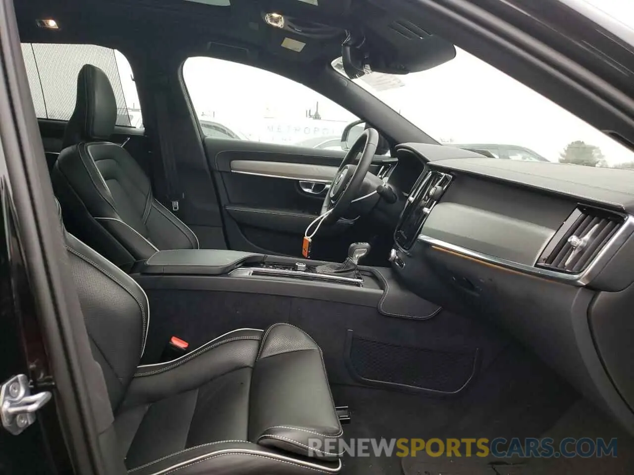 5 fotografías del automóvil dañado LVYA22MT6MP202863 VOLVO S90 2021