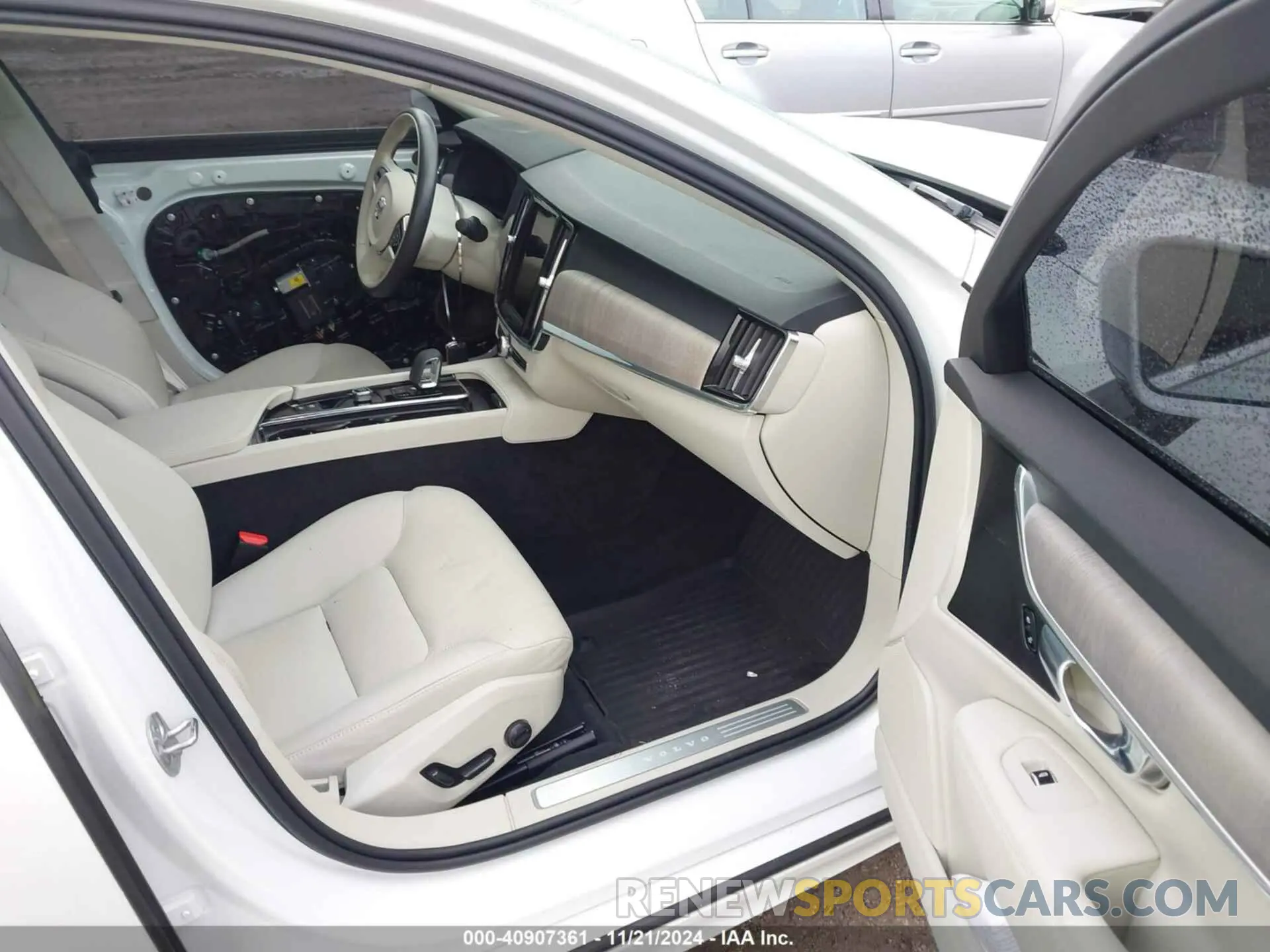 5 fotografías del automóvil dañado LVY062MN8PP314201 VOLVO S90 2023