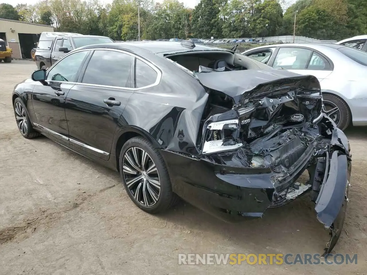 2 fotografías del automóvil dañado LVY062MN8PP325487 VOLVO S90 PLUS 2023