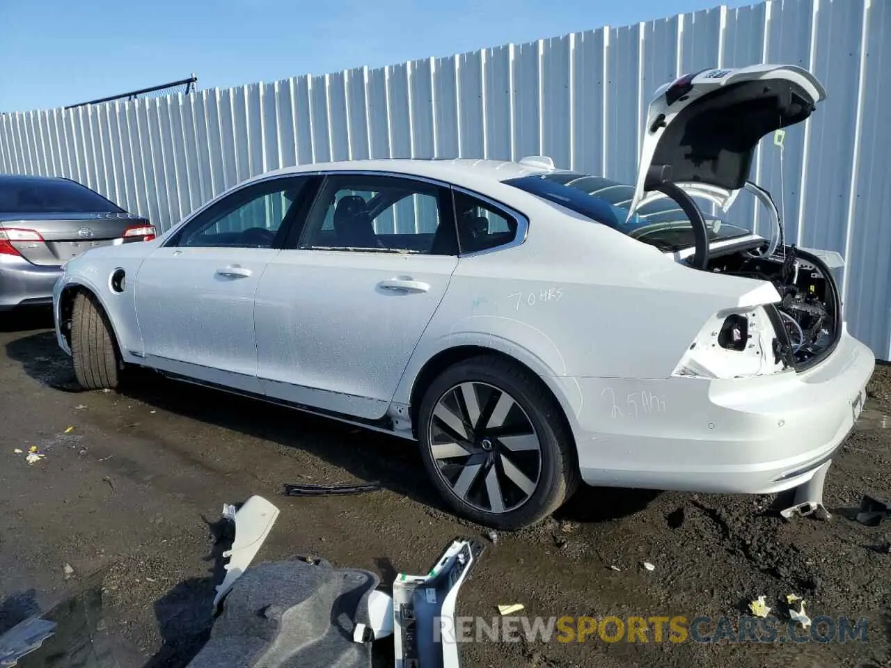 2 fotografías del automóvil dañado LVYH60AF9RP401077 VOLVO S90 ULTIMA 2024