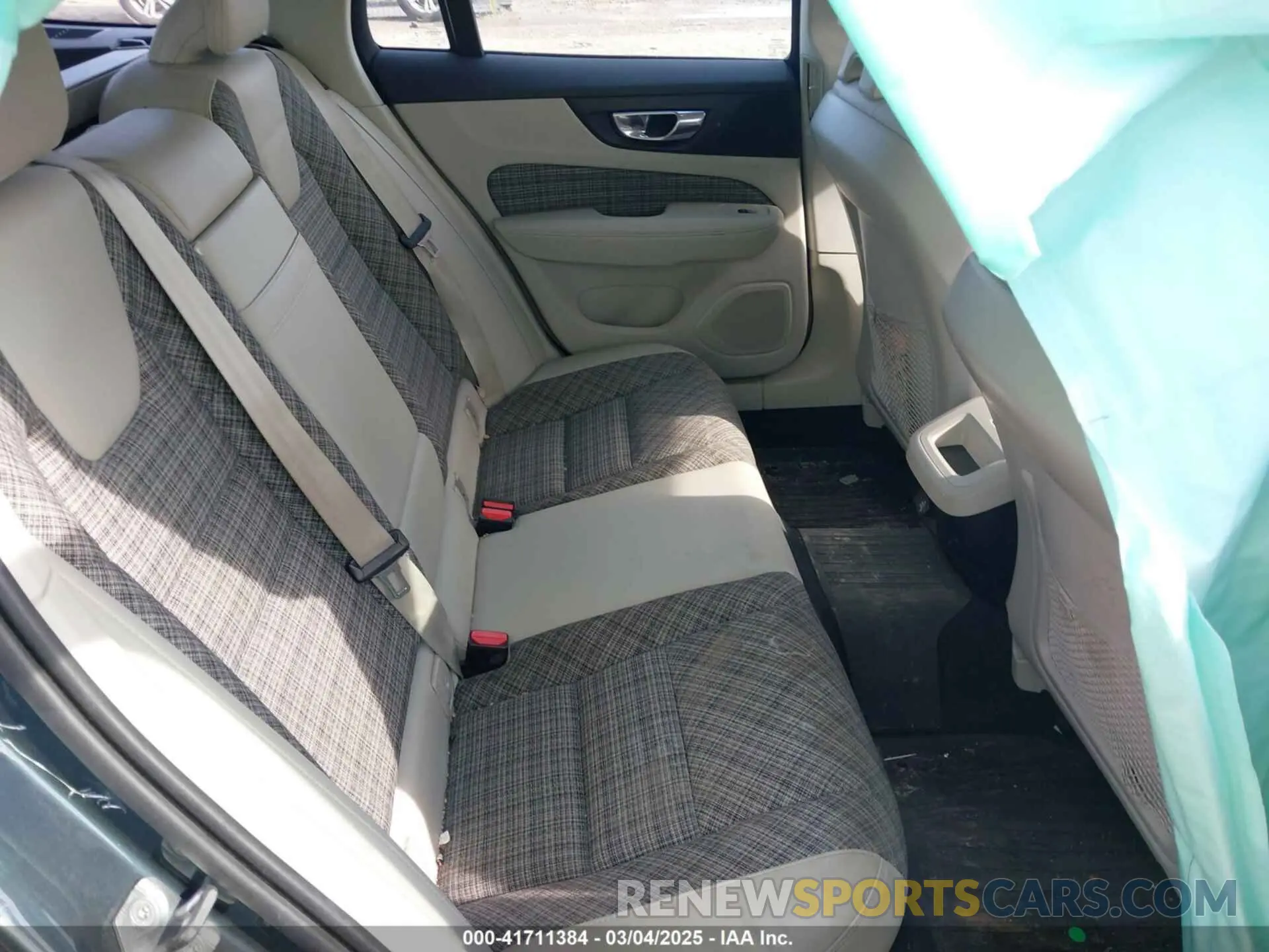 8 fotografías del automóvil dañado YV1A22SKXK1338683 VOLVO V60 2019