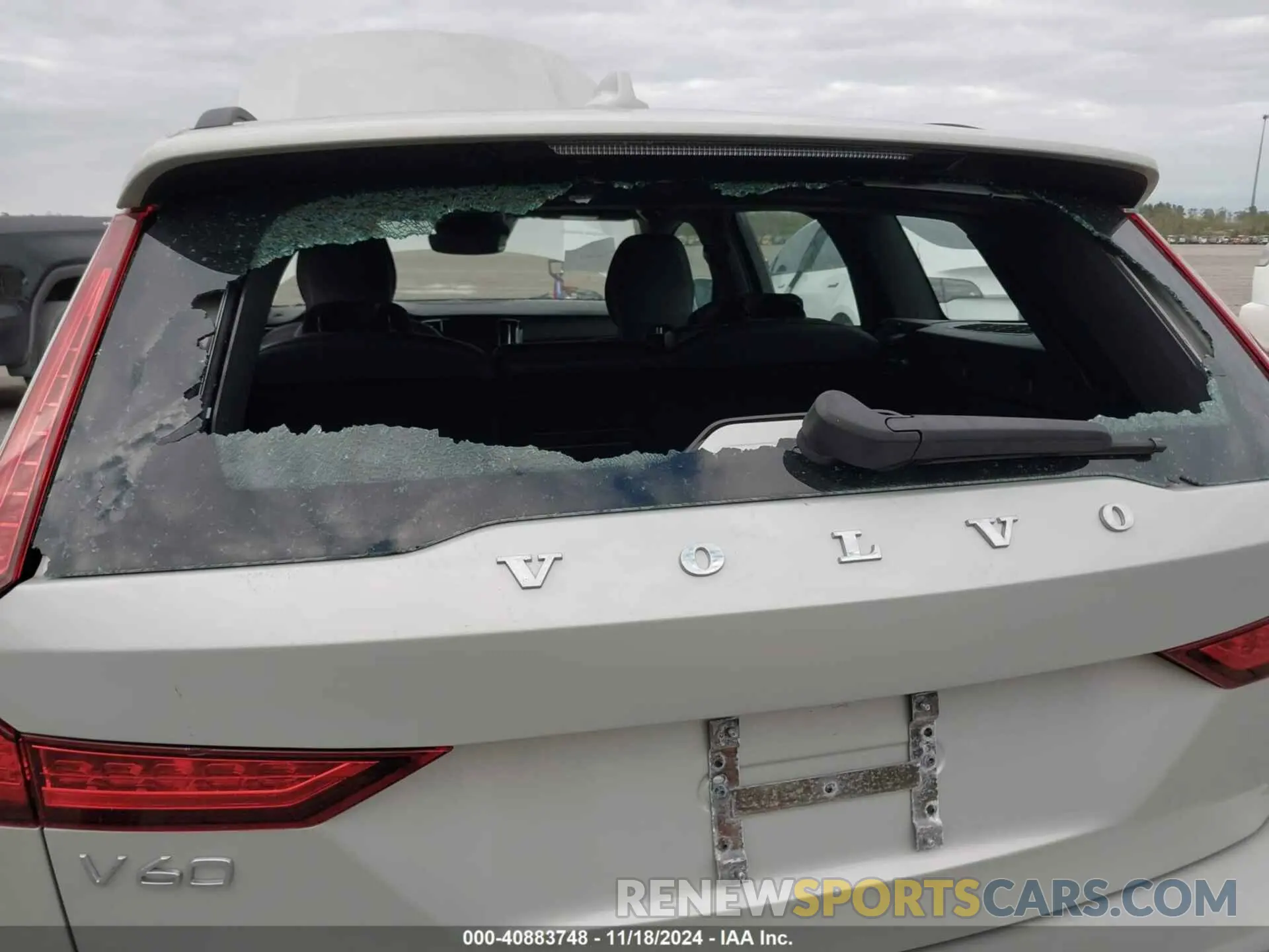 6 fotografías del automóvil dañado YV1102EK1L2348922 VOLVO V60 2020