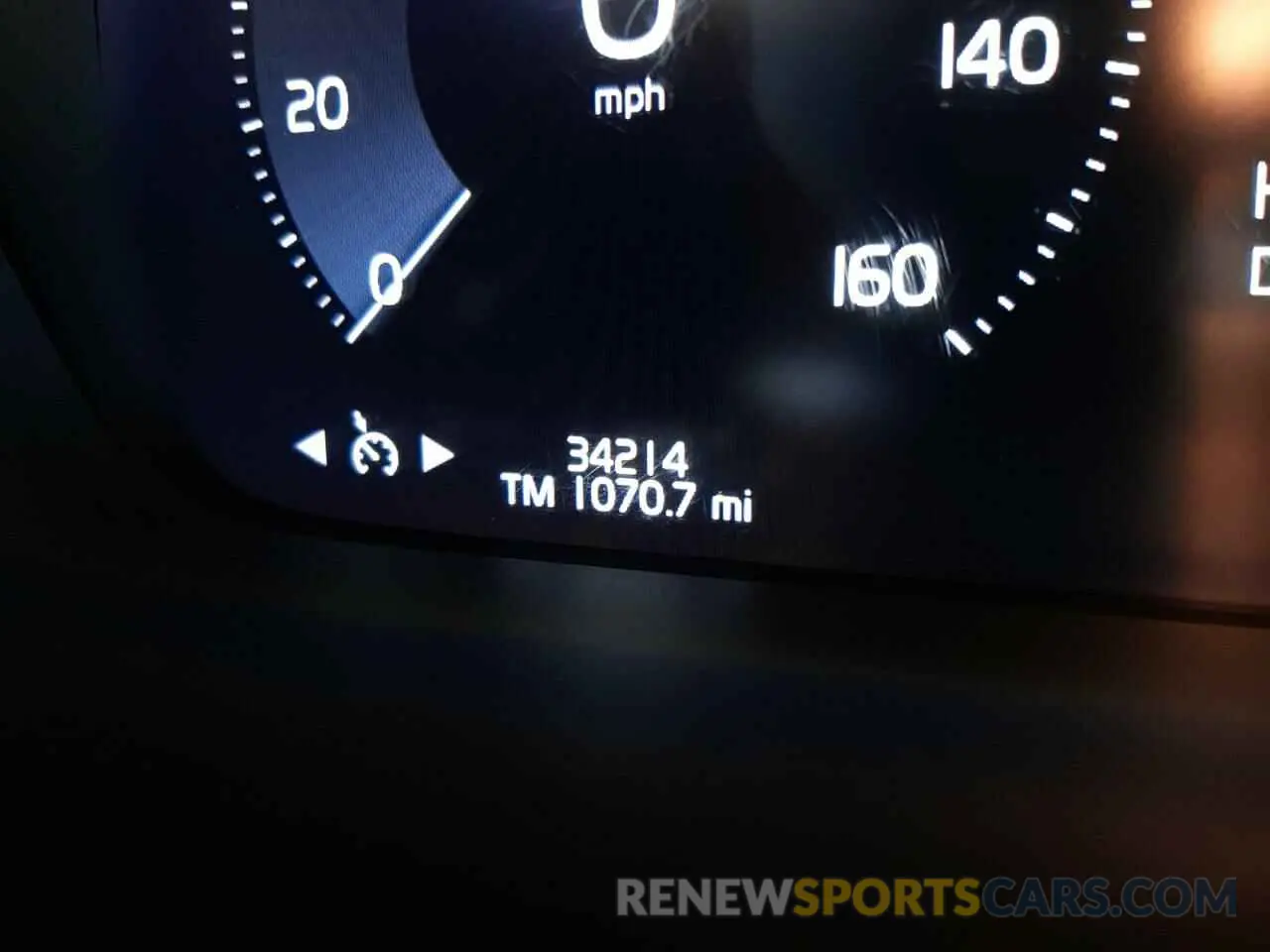 8 fotografías del automóvil dañado YV1102EK6L2397470 VOLVO V60 2020