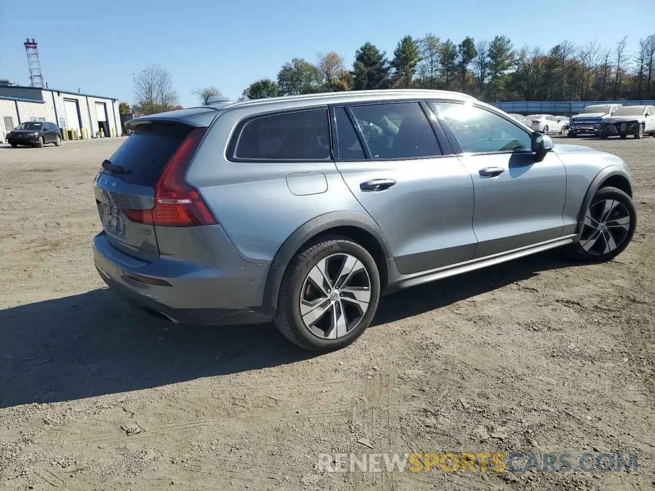 3 fotografías del automóvil dañado YV4102WK8L1030464 VOLVO V60 2020