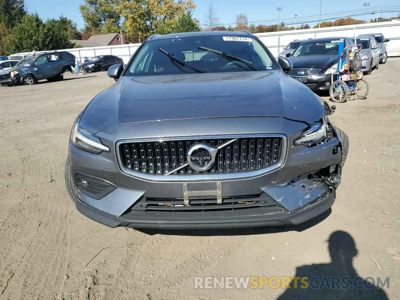 5 fotografías del automóvil dañado YV4102WK8L1030464 VOLVO V60 2020