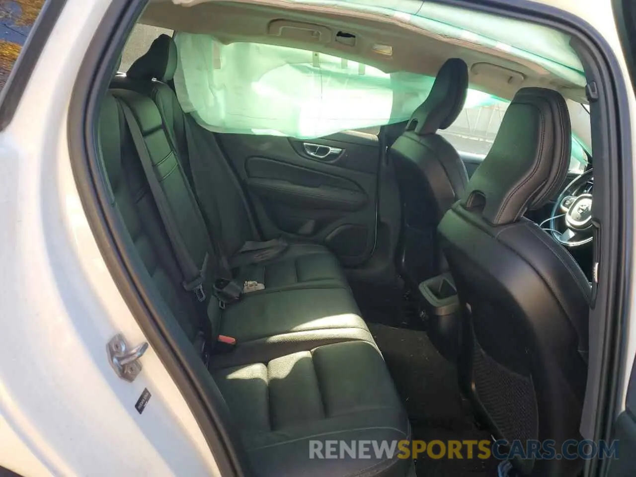 11 fotografías del automóvil dañado YV4102WK9L1030439 VOLVO V60 2020