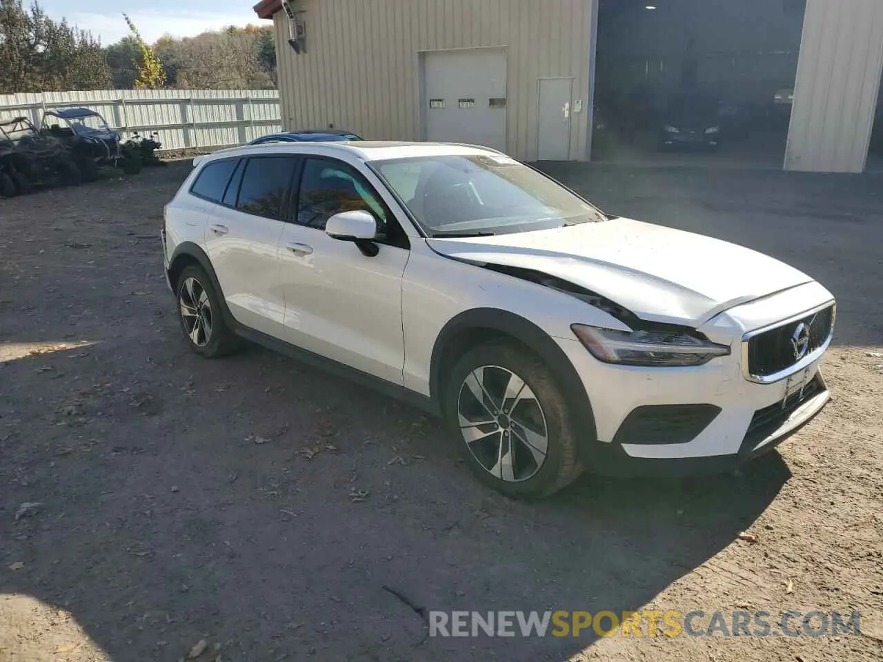 4 fotografías del automóvil dañado YV4102WK9L1030439 VOLVO V60 2020