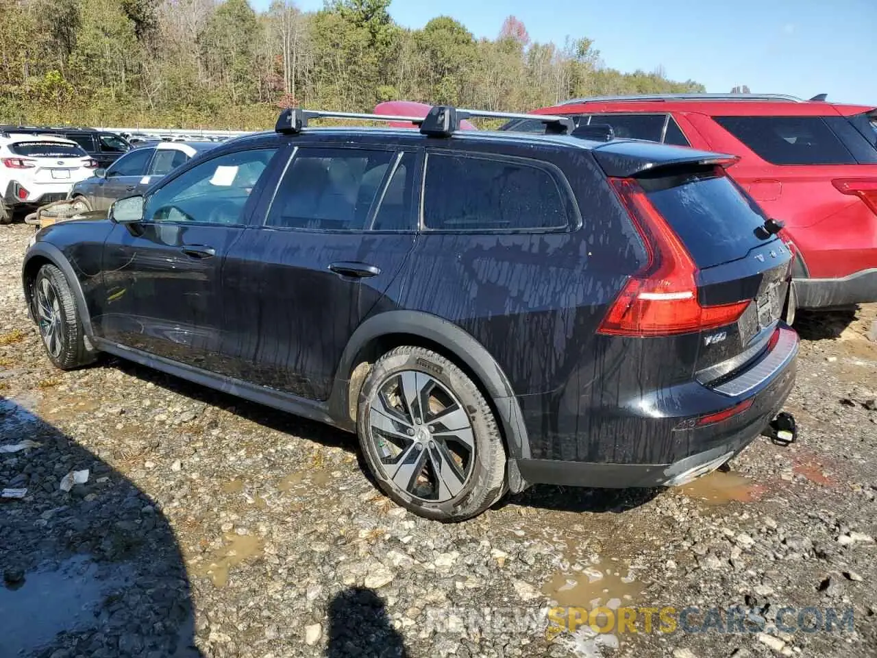 2 fotografías del automóvil dañado YV4102WK0M1065324 VOLVO V60 2021