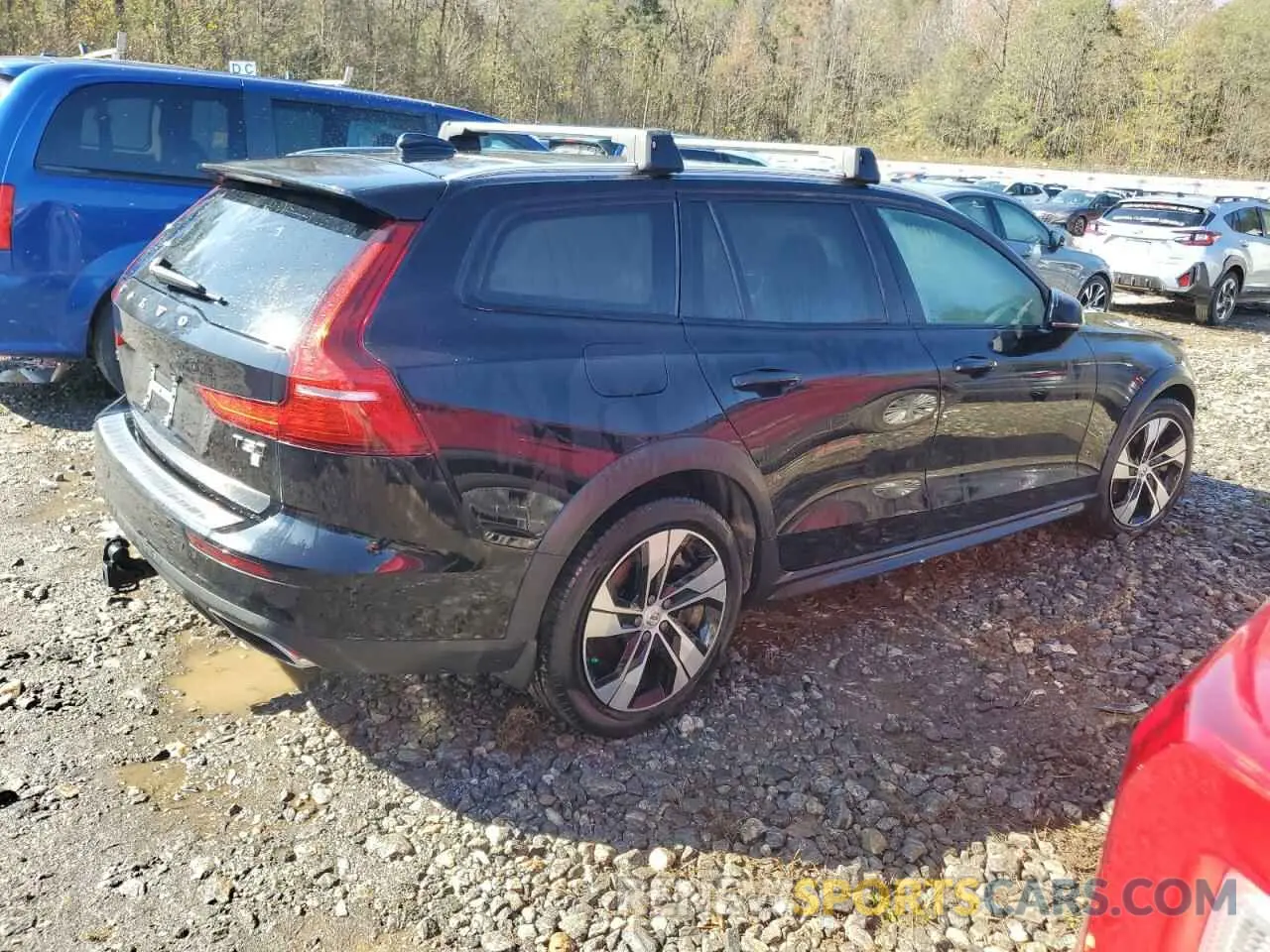 3 fotografías del automóvil dañado YV4102WK0M1065324 VOLVO V60 2021