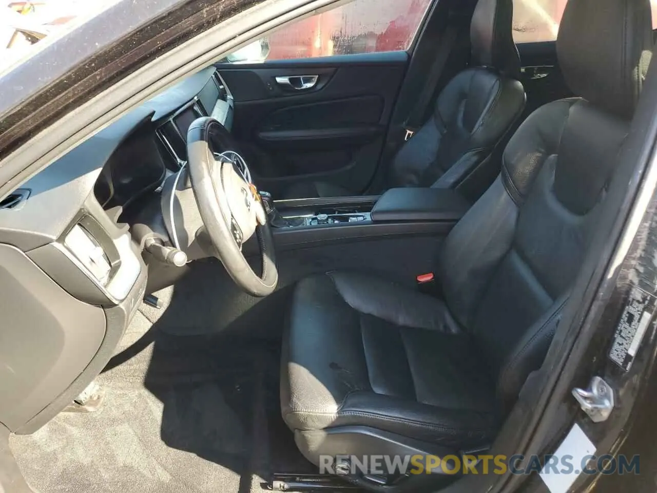 7 fotografías del automóvil dañado YV4102WK0M1065324 VOLVO V60 2021