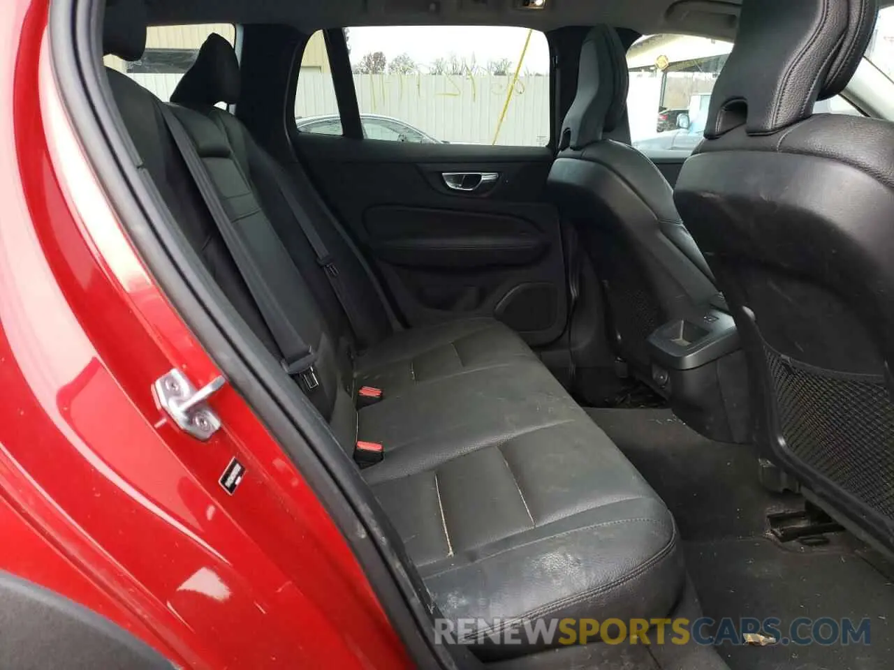 6 fotografías del automóvil dañado YV4102WK0M1076582 VOLVO V60 2021