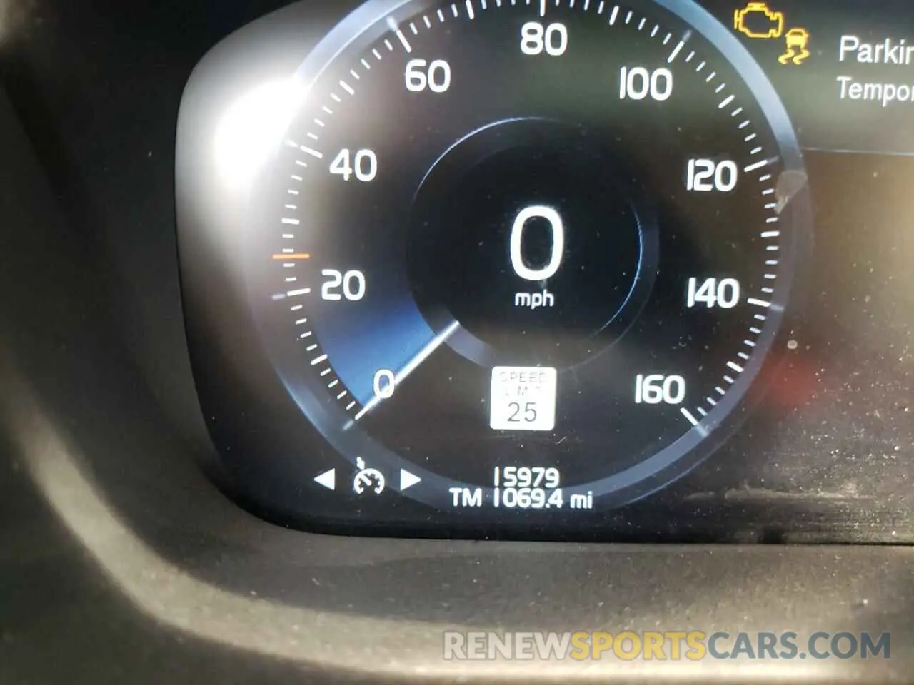 8 fotografías del automóvil dañado YV4102WK0M1076582 VOLVO V60 2021