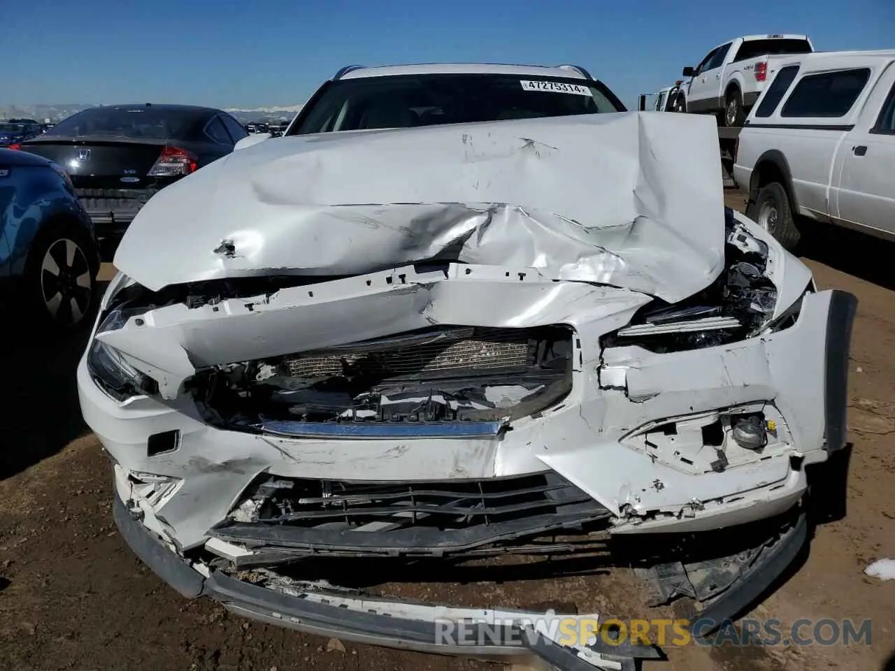 5 fotografías del automóvil dañado YV4102WKXM1069073 VOLVO V60 2021