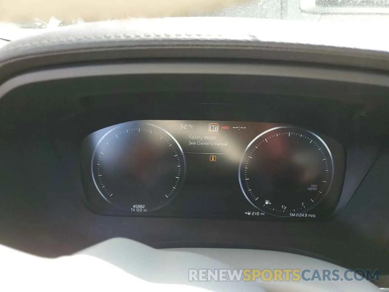 9 fotografías del automóvil dañado YV4102WKXM1069073 VOLVO V60 2021