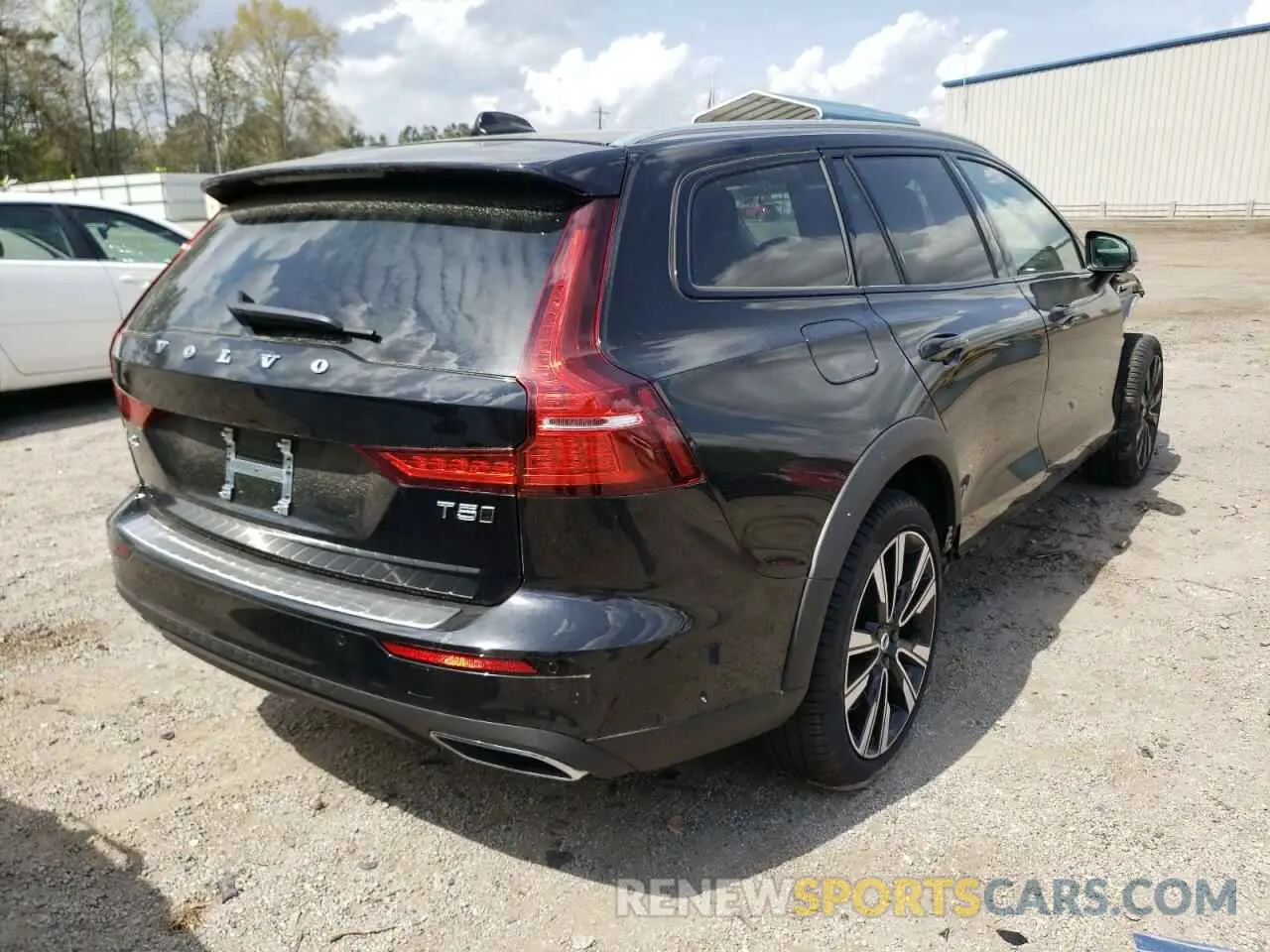 4 fotografías del automóvil dañado YV4102WK2N1086340 VOLVO V60 2022