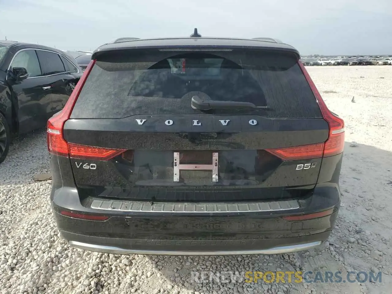 6 fotografías del automóvil dañado YV4L12WCXP2106149 VOLVO V60 2023