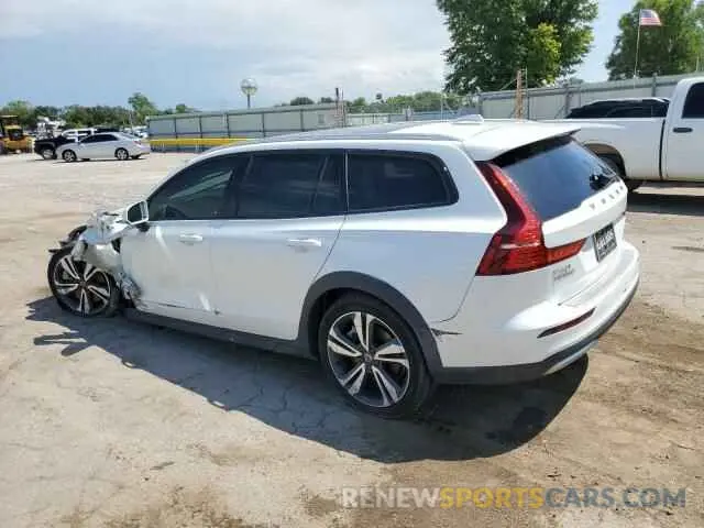 2 fotografías del automóvil dañado YV4L12WY9P2109300 VOLVO V60 2023