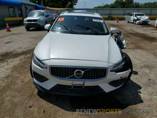 5 fotografías del automóvil dañado YV4L12WY9P2109300 VOLVO V60 2023