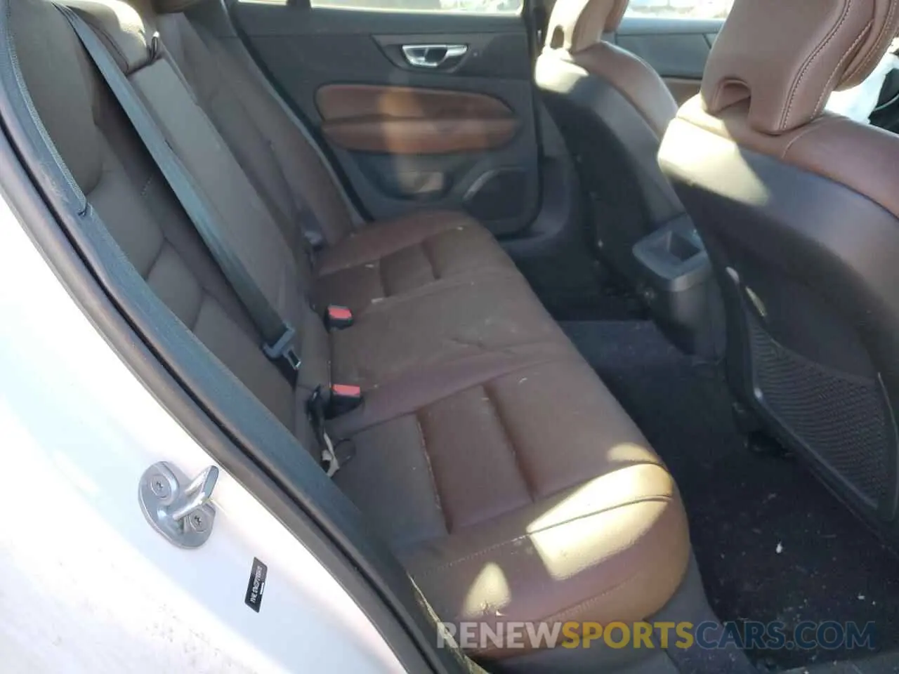 11 fotografías del automóvil dañado YV4L12WZ2P2106411 VOLVO V60 2023