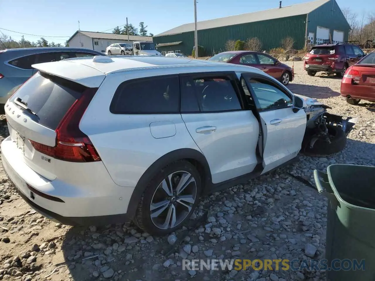 3 fotografías del automóvil dañado YV4L12WZ2P2106411 VOLVO V60 2023