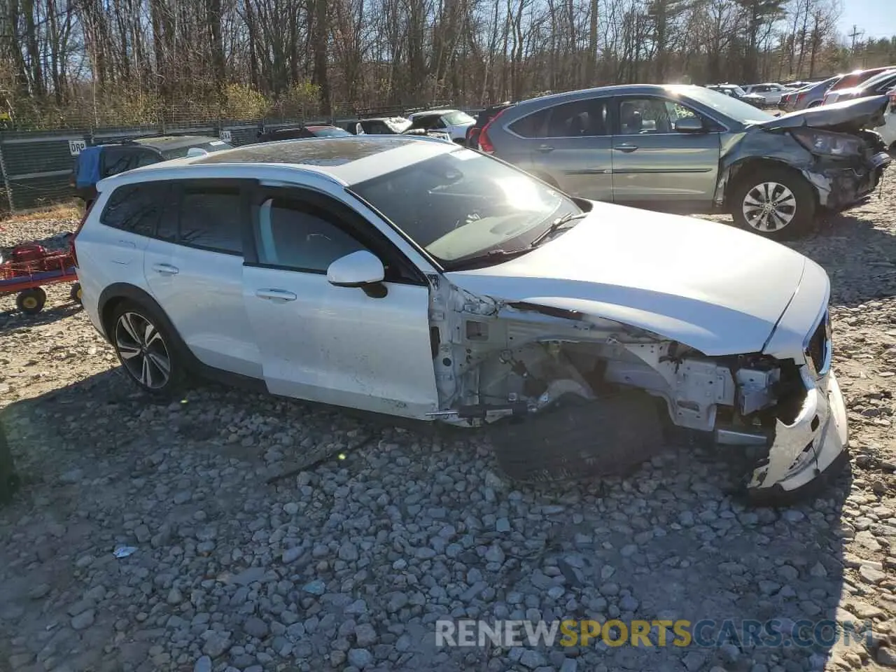 4 fotografías del automóvil dañado YV4L12WZ2P2106411 VOLVO V60 2023
