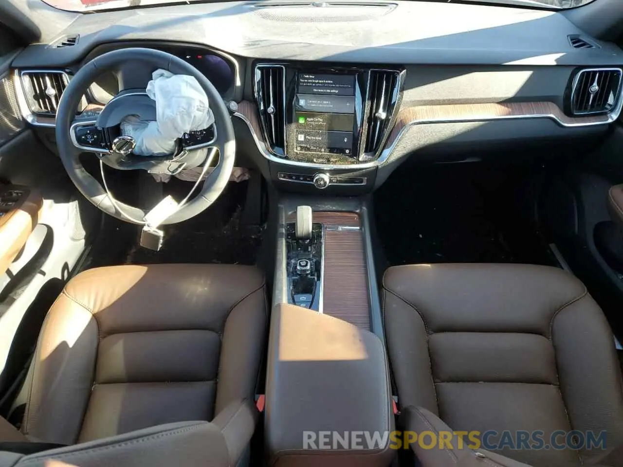 8 fotografías del automóvil dañado YV4L12WZ2P2106411 VOLVO V60 2023