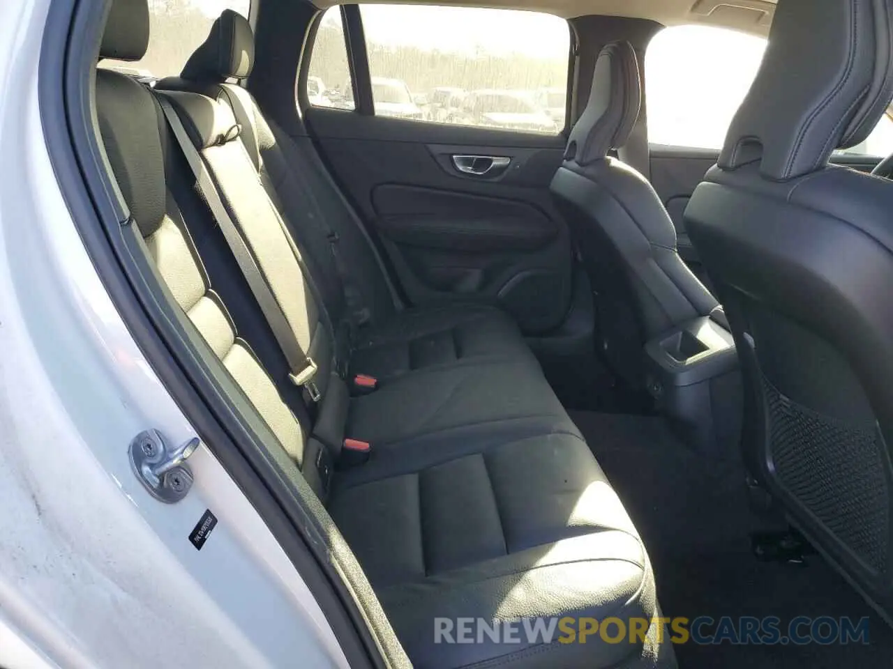 10 fotografías del automóvil dañado YV4L12WY0R2135500 VOLVO V60 2024