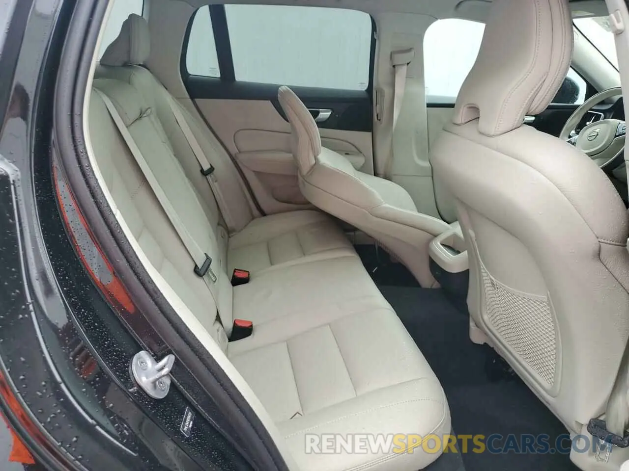 10 fotografías del automóvil dañado YV4L12WY5R2134732 VOLVO V60 2024