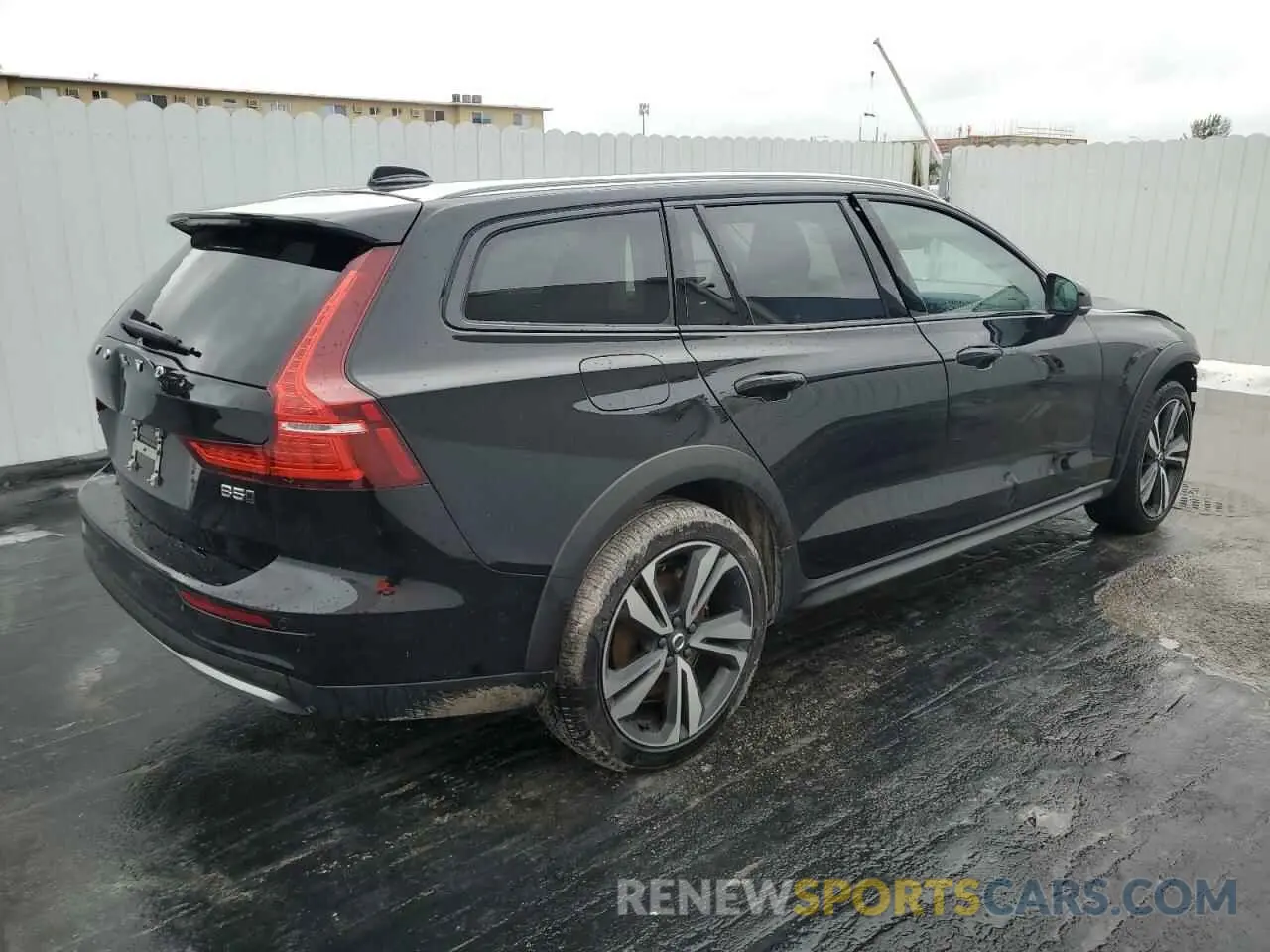 3 fotografías del automóvil dañado YV4L12WY5R2134732 VOLVO V60 2024